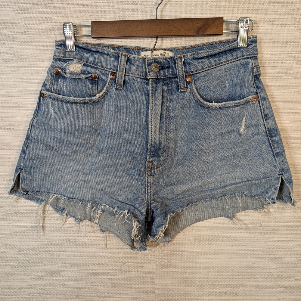 Abercrombie & Fitch The Mom Short High Rise- Light Wash 4 27 Curve Love A&F